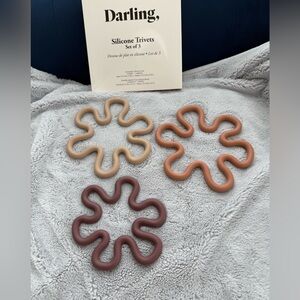 Darling, Silicone Flower Trivet Set in Beige, Terracotta & Brown